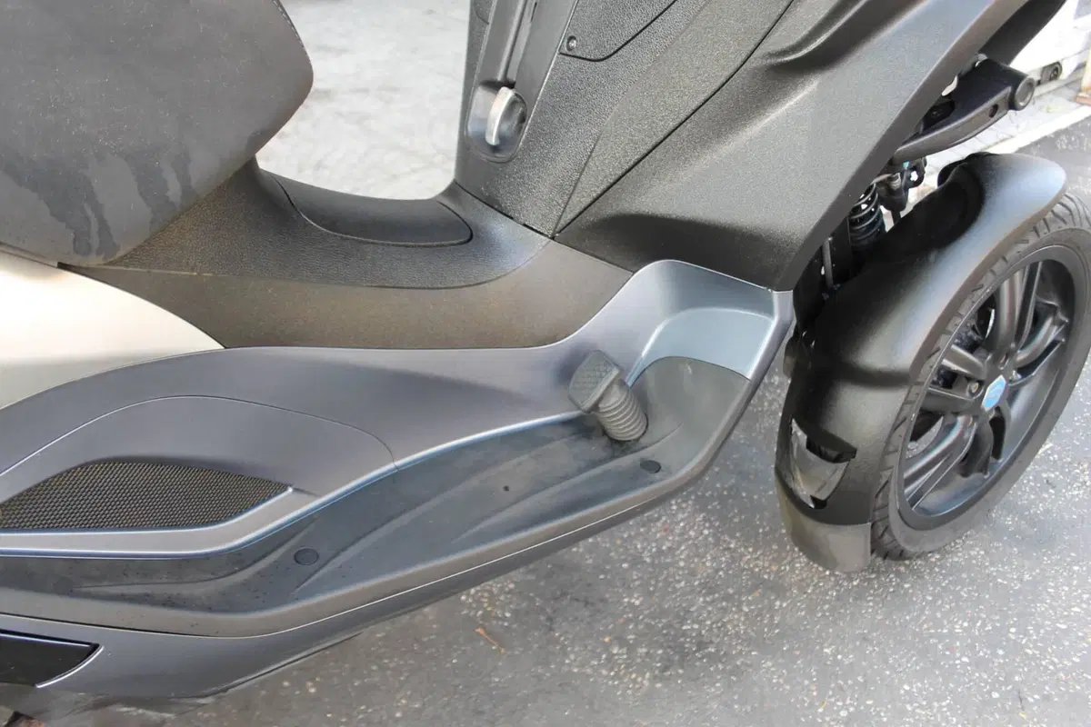 Piaggio MP3 300 ABS Hpe (2021 - 24) (8)