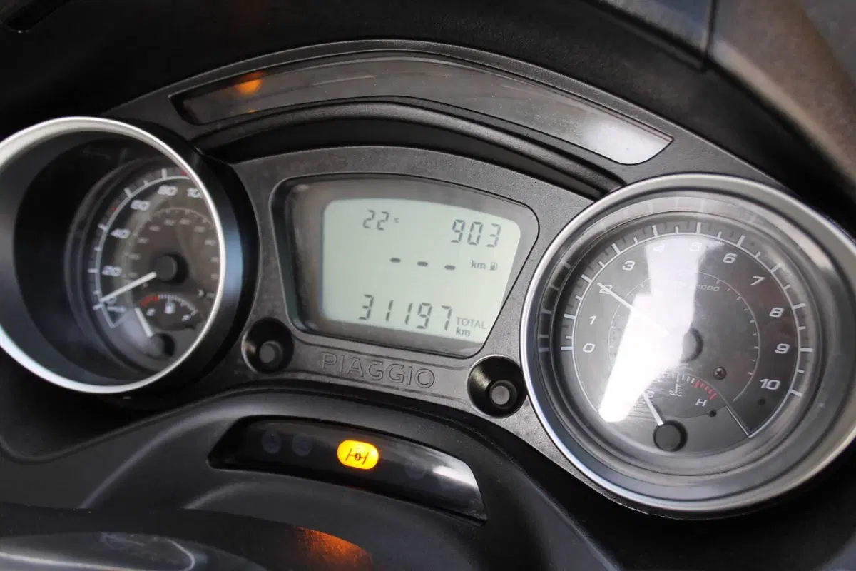 Piaggio MP3 300 ABS Hpe (2021 - 24) (10)