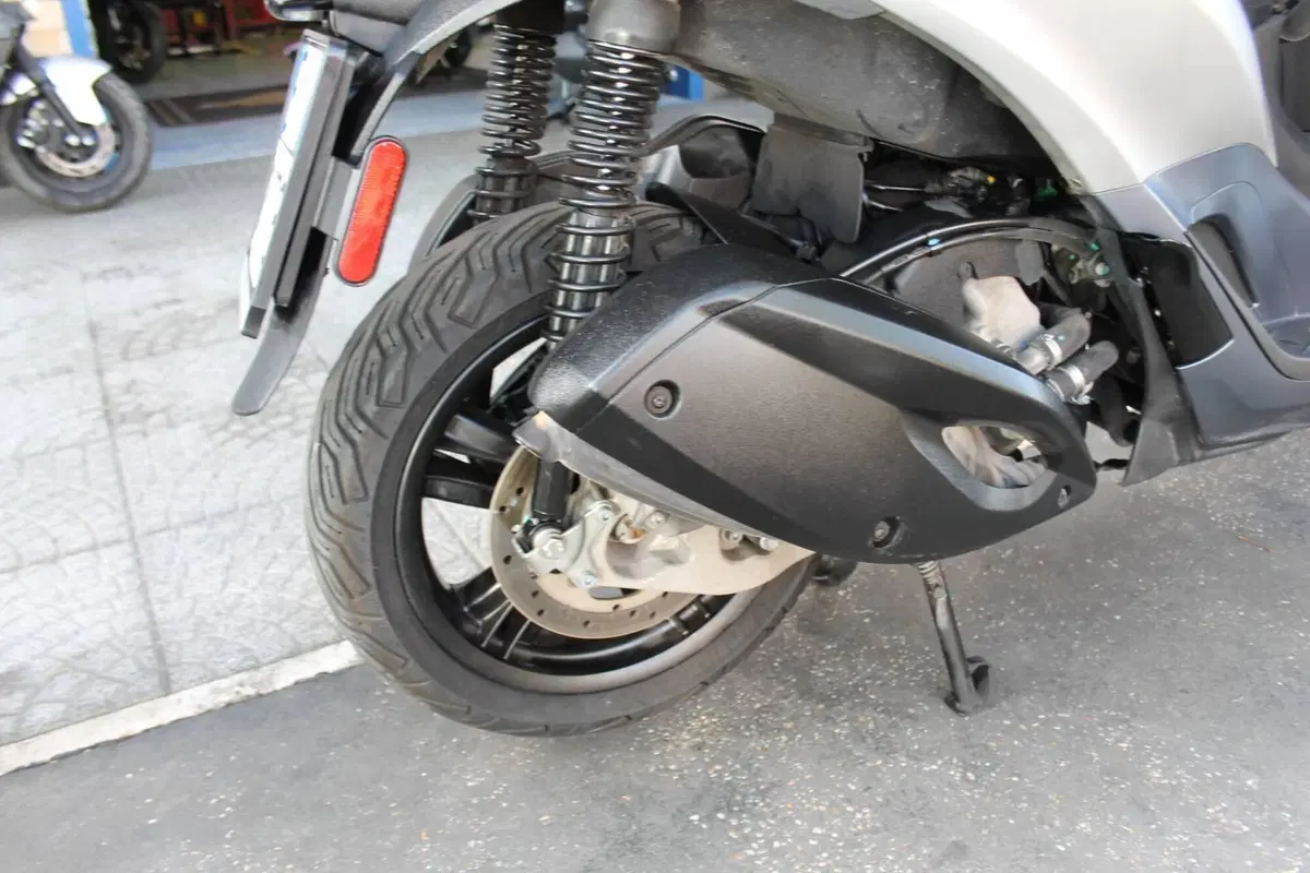 Piaggio MP3 300 ABS Hpe (2021 - 24) (13)