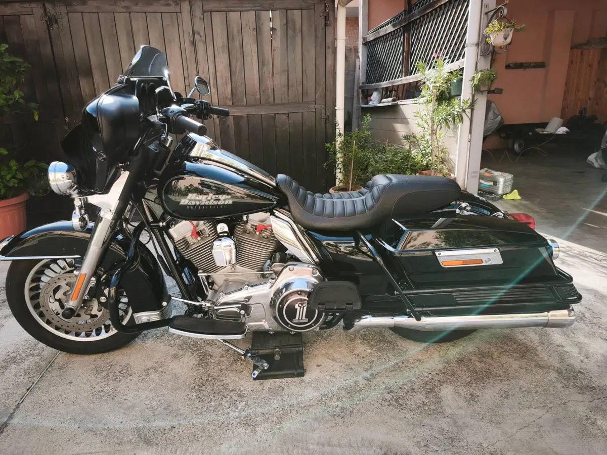 Harley-Davidson 1584 Electra Glide Standard (2008 - 10) - FLHT