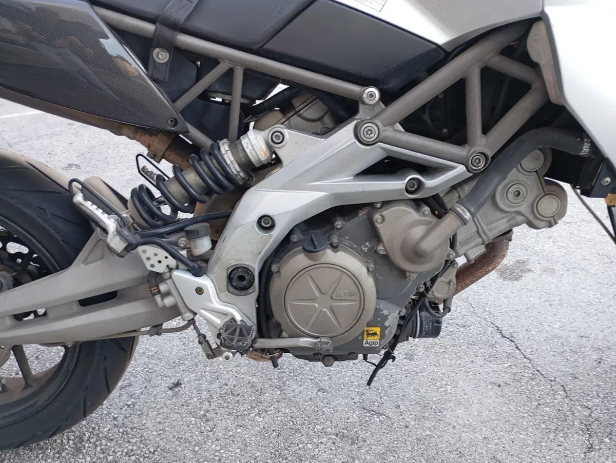 Aprilia Dorsoduro 750 (2009 - 14) (9)