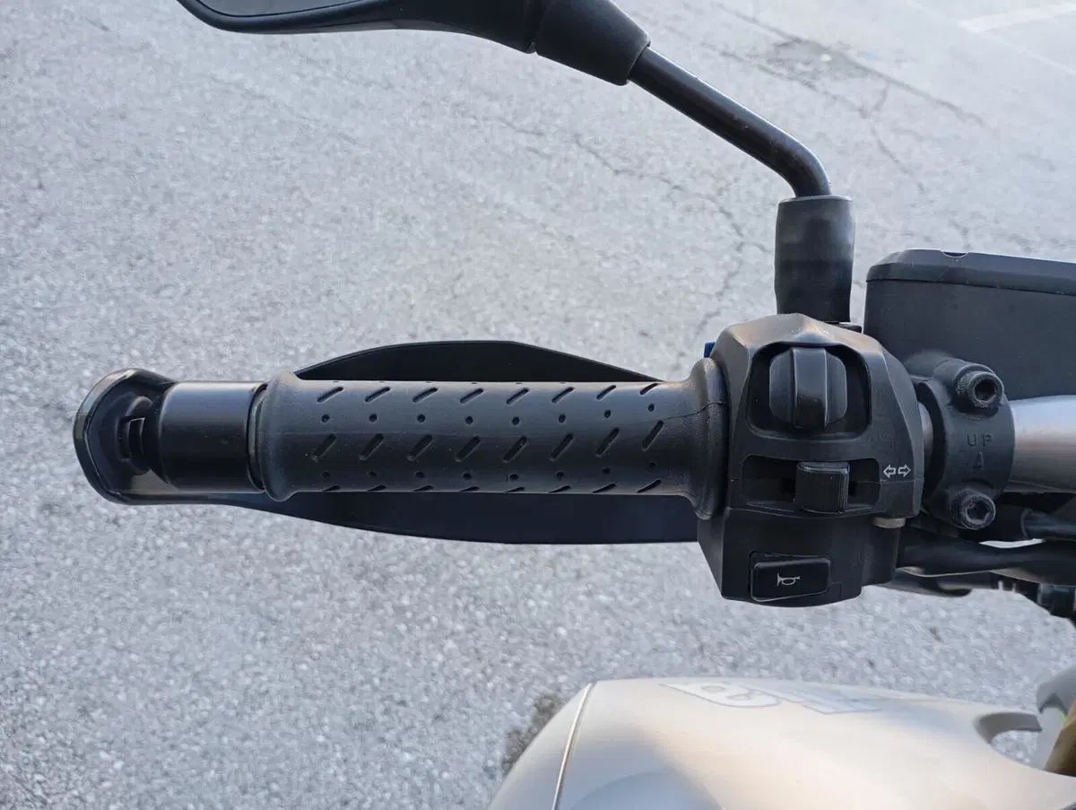 Aprilia Dorsoduro 750 (2009 - 14) (7)