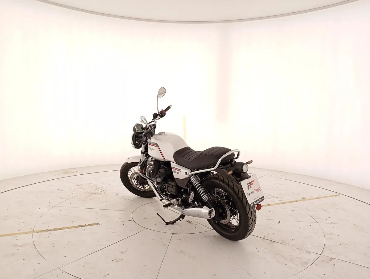 Moto Guzzi V7 Special (2021 - 24) (3)