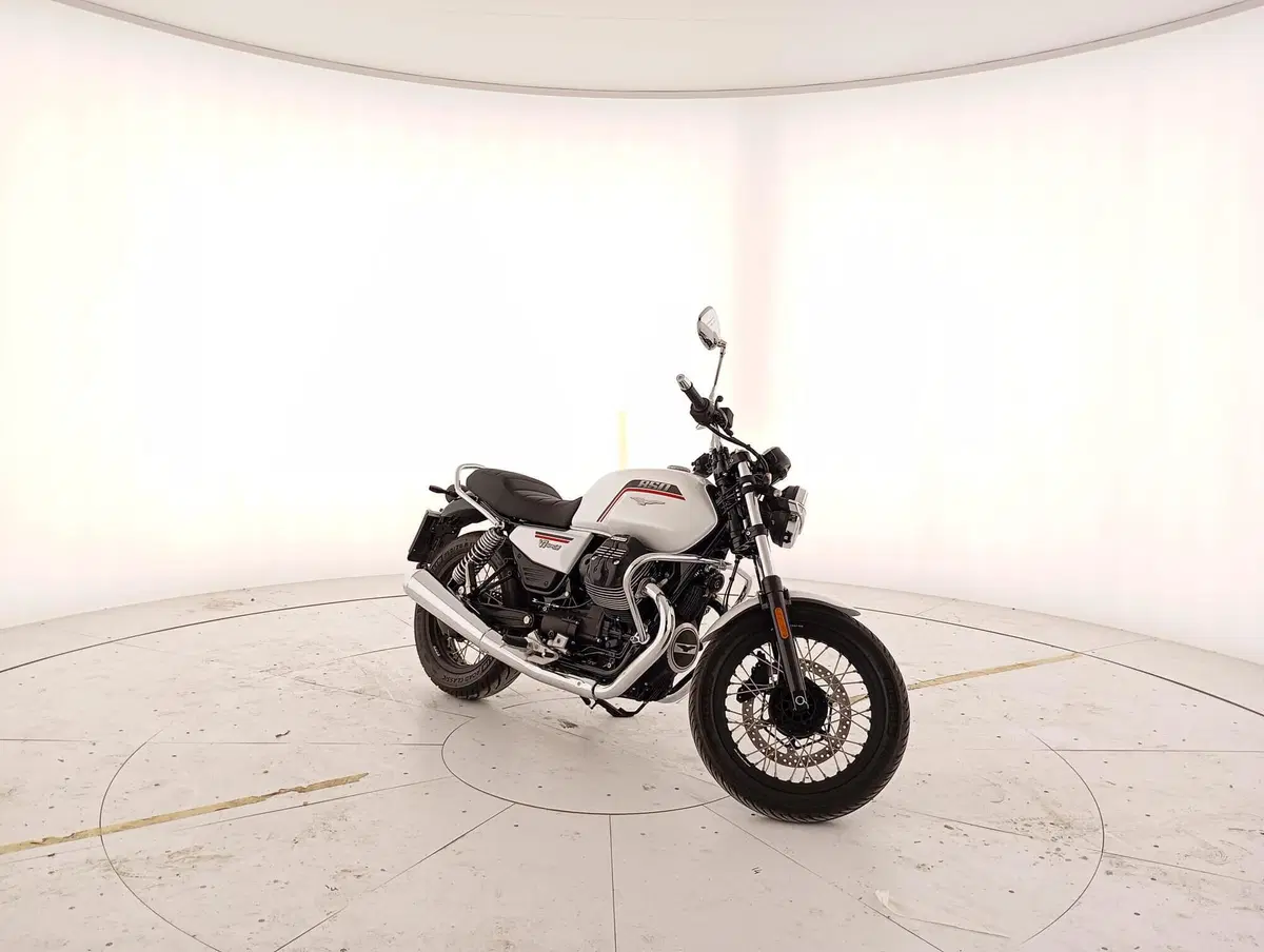 Moto Guzzi V7 Special (2021 - 24) (7)