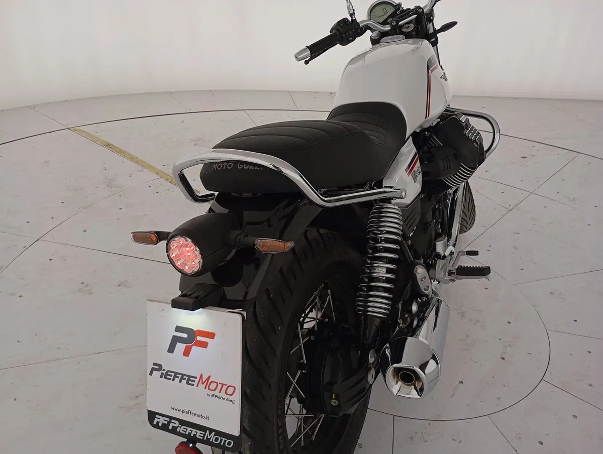 Moto Guzzi V7 Special (2021 - 24) (9)