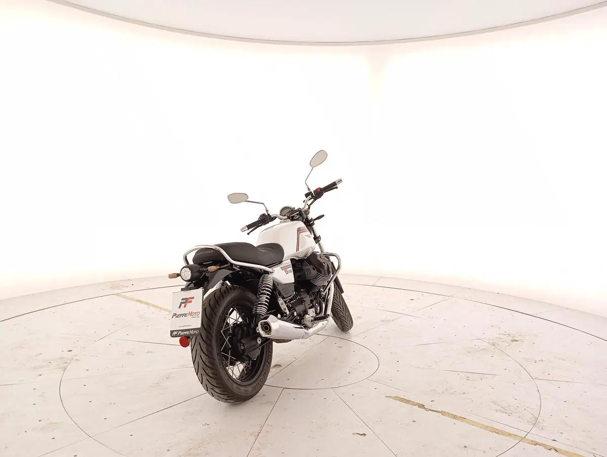 Moto Guzzi V7 Special (2021 - 24) (4)