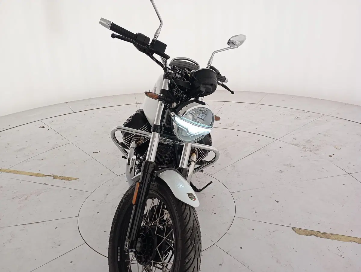 Moto Guzzi V7 Special (2021 - 24) (10)