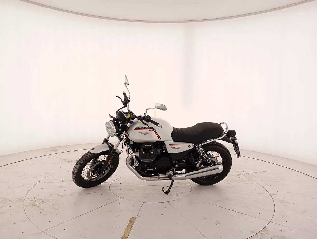 Moto Guzzi V7 Special (2021 - 24) (6)