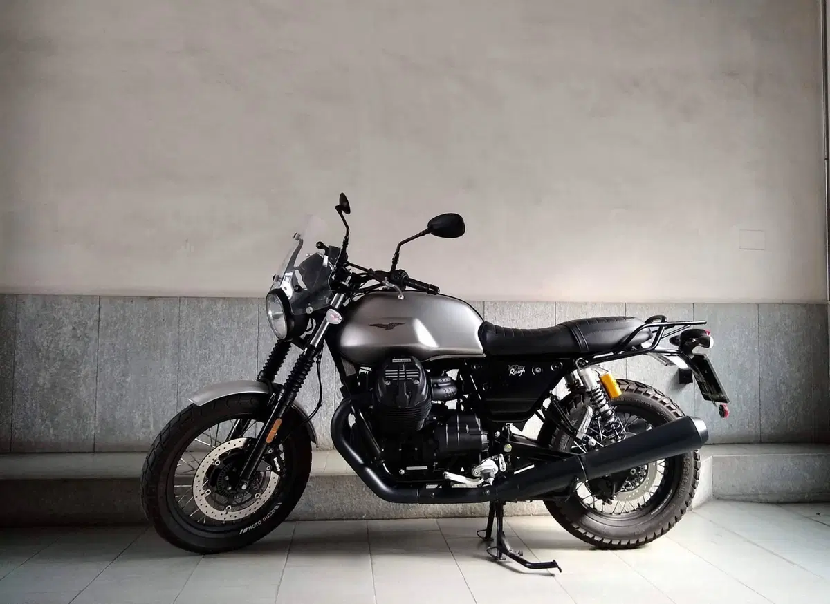 Moto Guzzi V7 III Rough (2018 - 20)