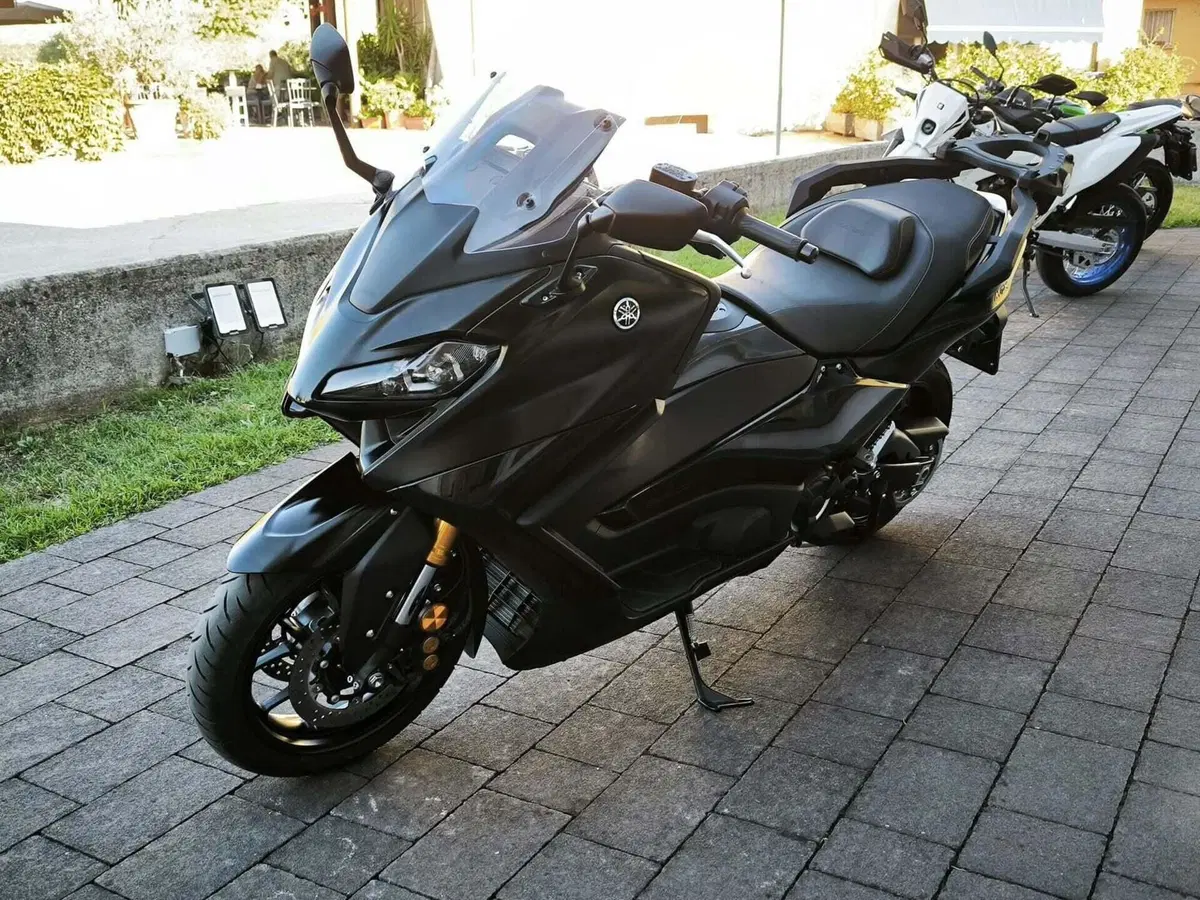 Yamaha T-Max 560 Tech Max (2025 - 26) (2)