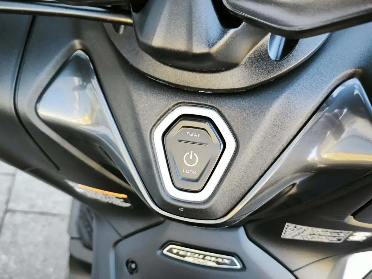 Yamaha T-Max 560 Tech Max (2025 - 26) (8)