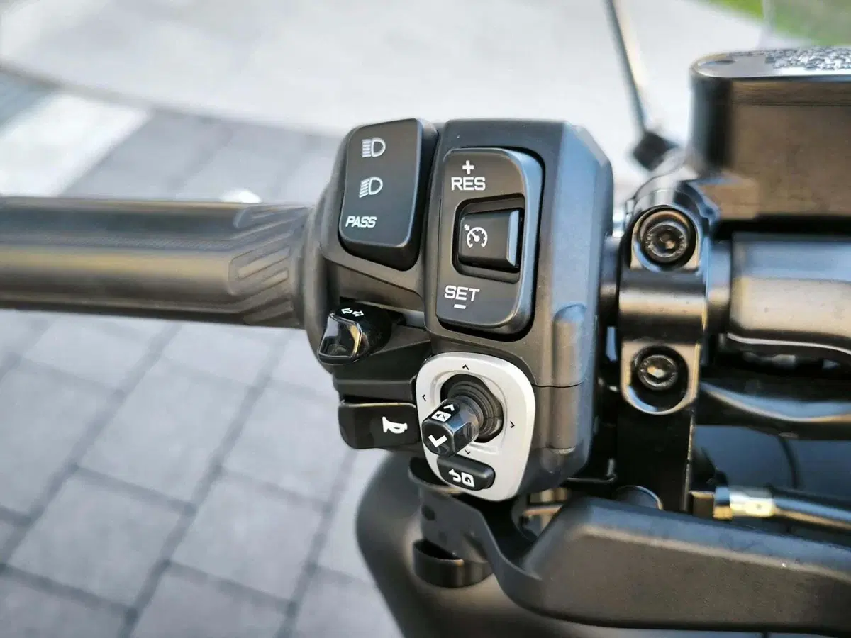 Yamaha T-Max 560 Tech Max (2025 - 26) (9)