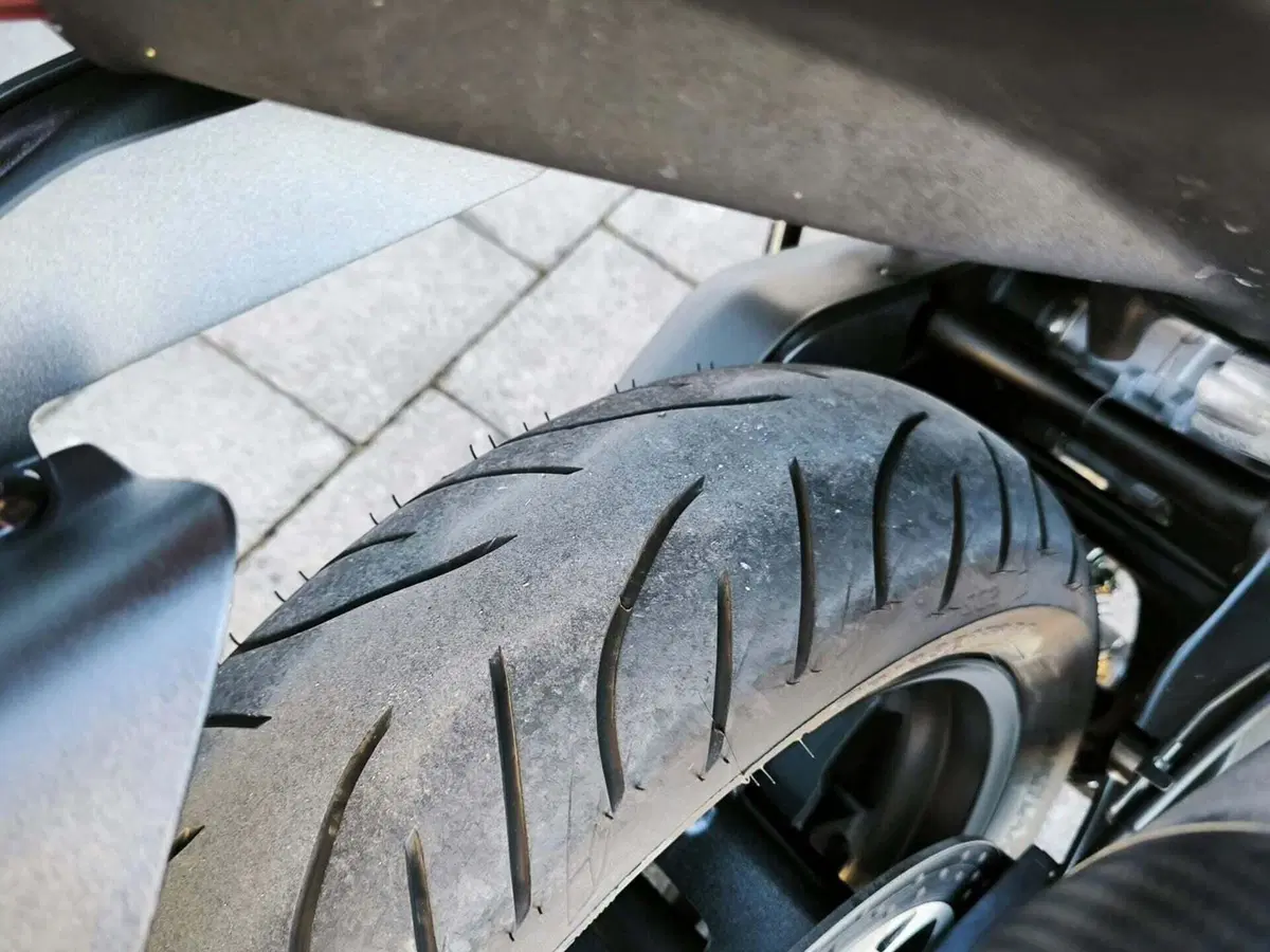 Yamaha T-Max 560 Tech Max (2025 - 26) (13)