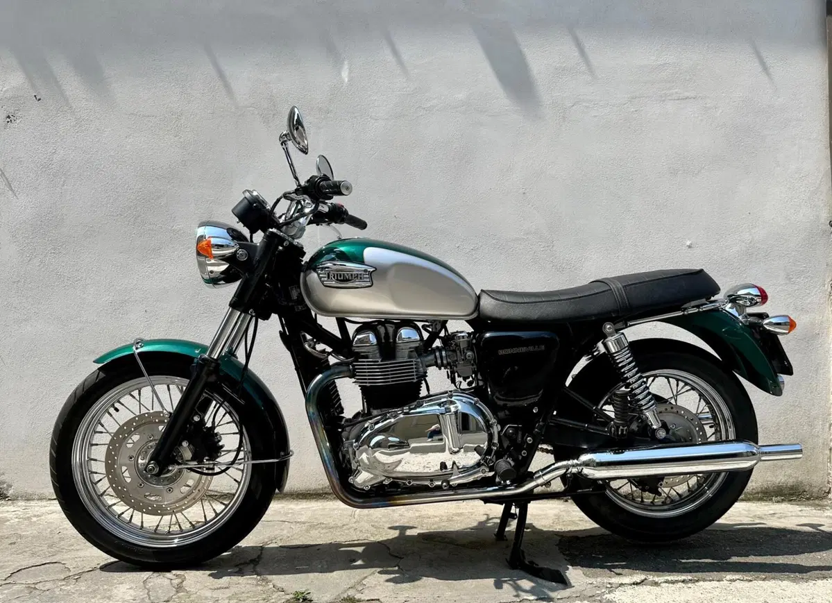 Triumph Bonneville 800 (2000 - 01)