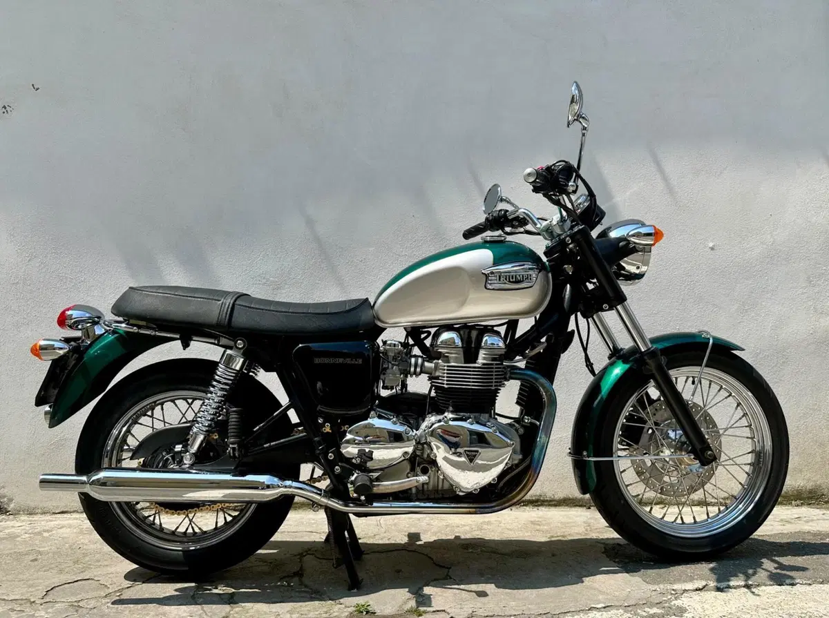 Triumph Bonneville 800 (2000 - 01) (2)