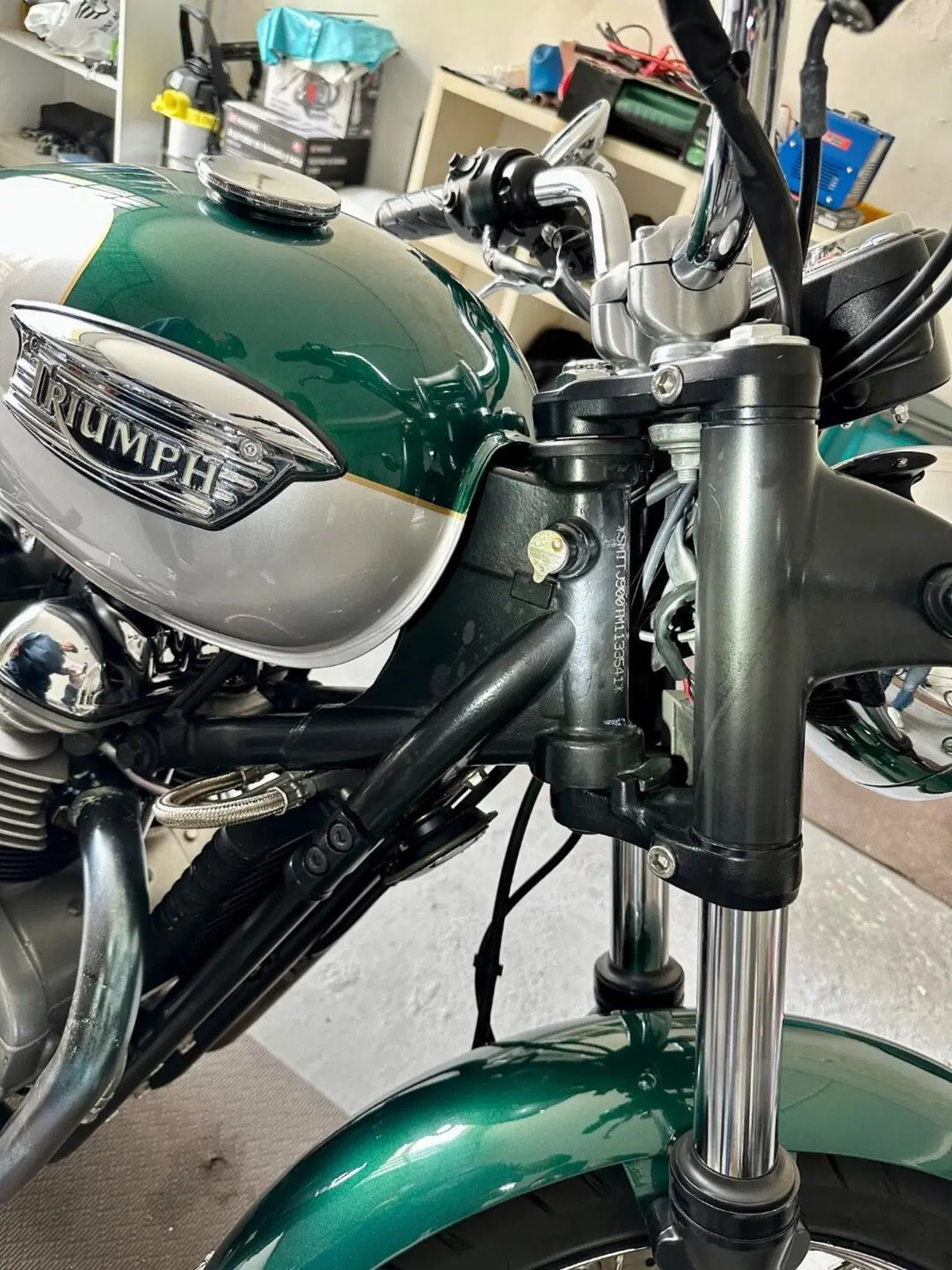 Triumph Bonneville 800 (2000 - 01) (3)
