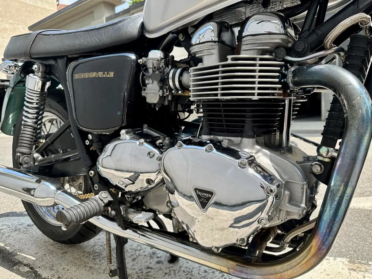 Triumph Bonneville 800 (2000 - 01) (4)