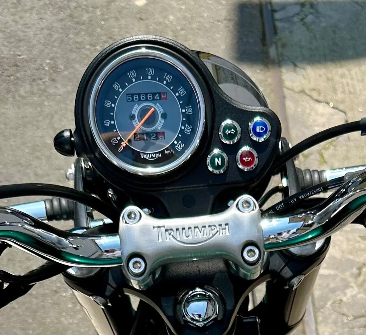 Triumph Bonneville 800 (2000 - 01) (5)