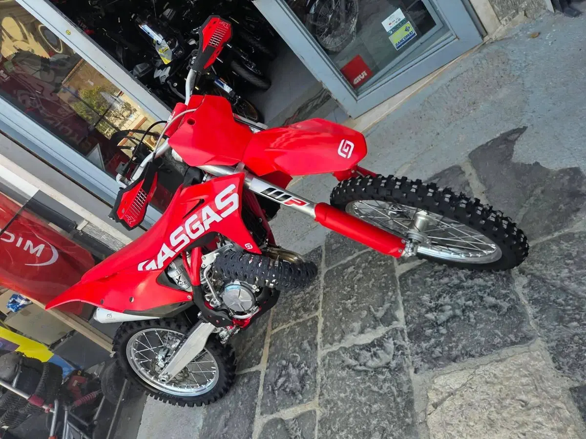 GASGAS MC 125 (2022) (5)