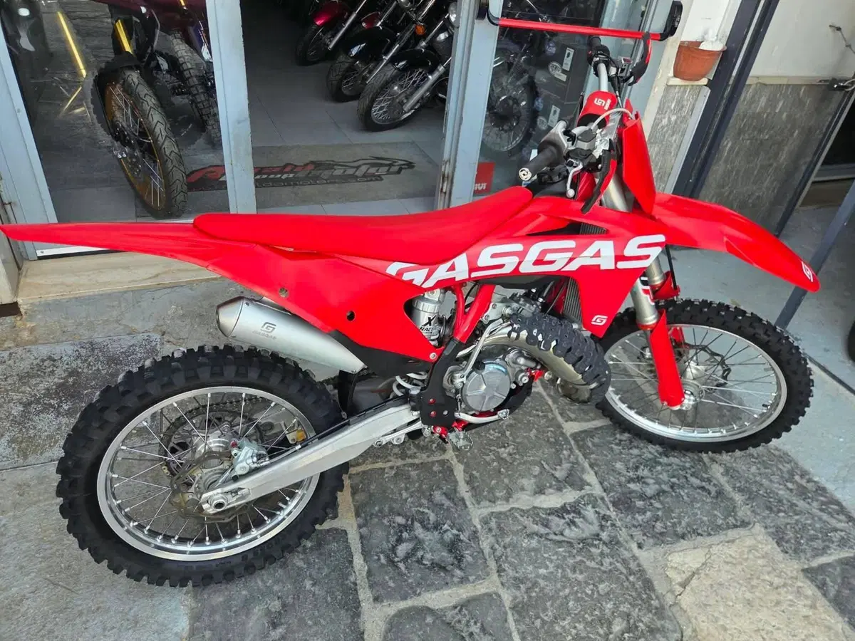 GASGAS MC 125 (2022) (8)