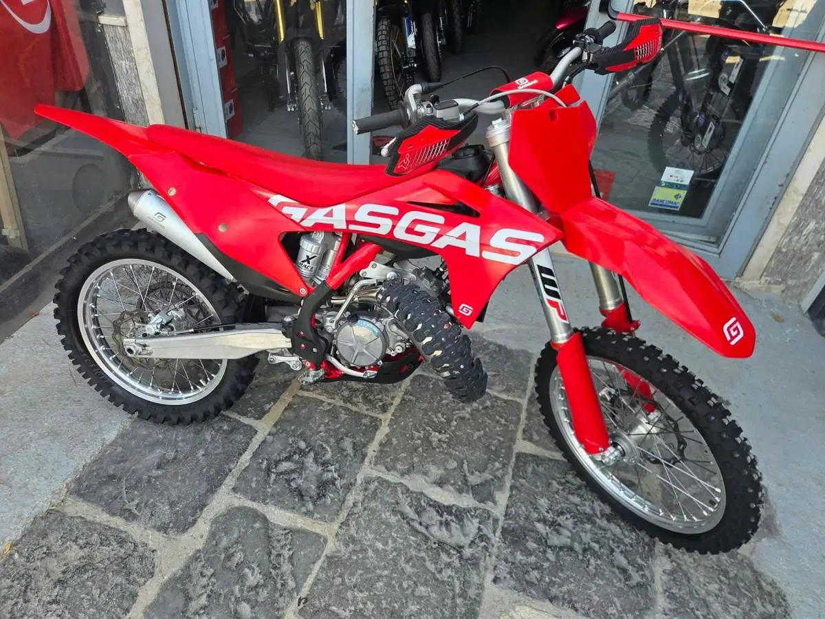 GASGAS MC 125 (2022) (6)