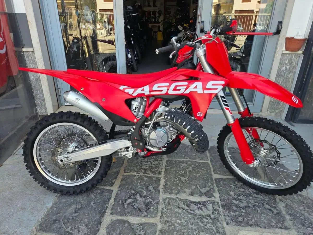 GASGAS MC 125 (2022) (2)