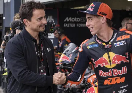 Che cosa pensa Lorenzo di Acosta? Che è un miracolo del motociclismo