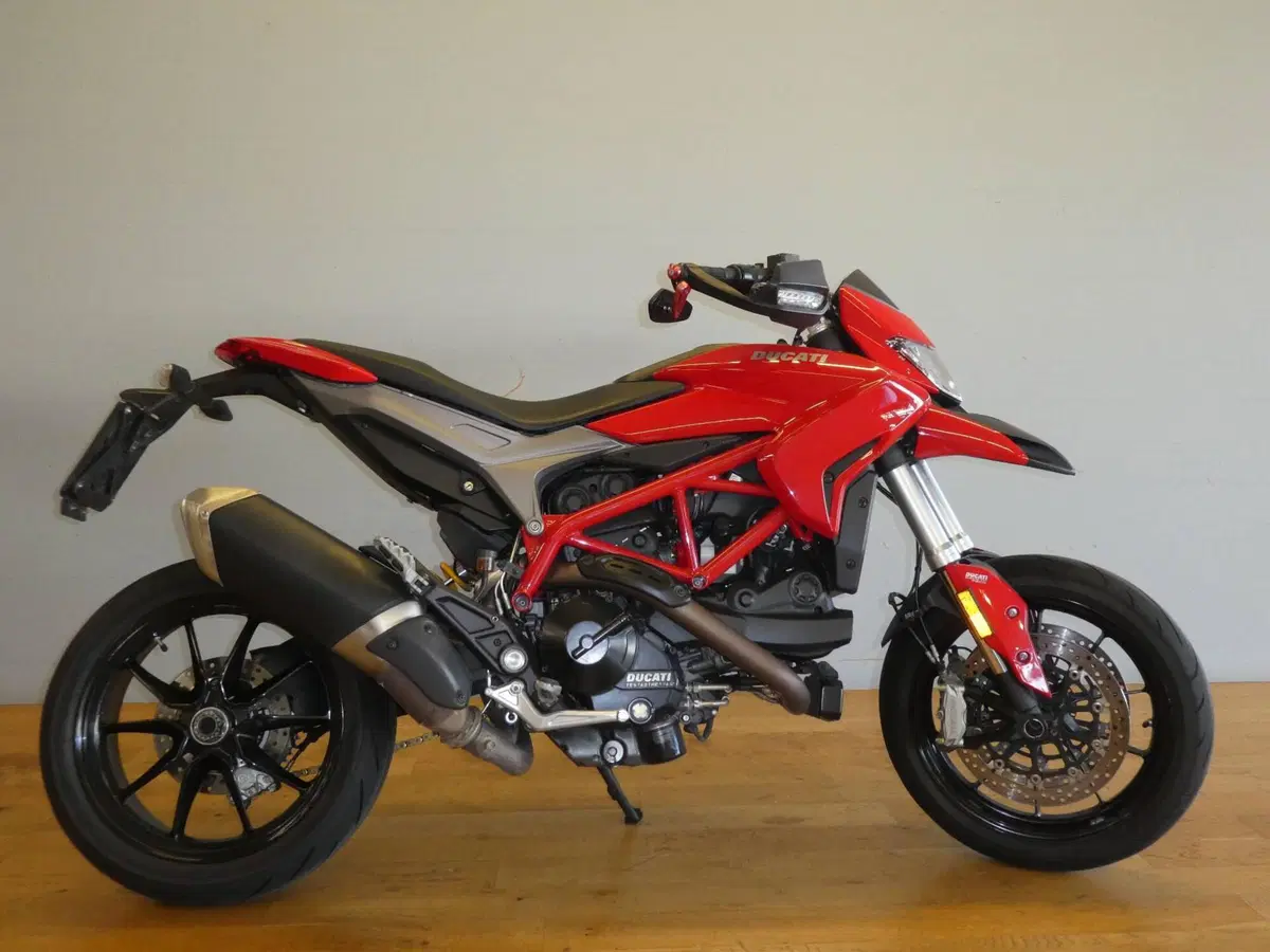 Ducati Hypermotard 939 (2016 - 18) (4)