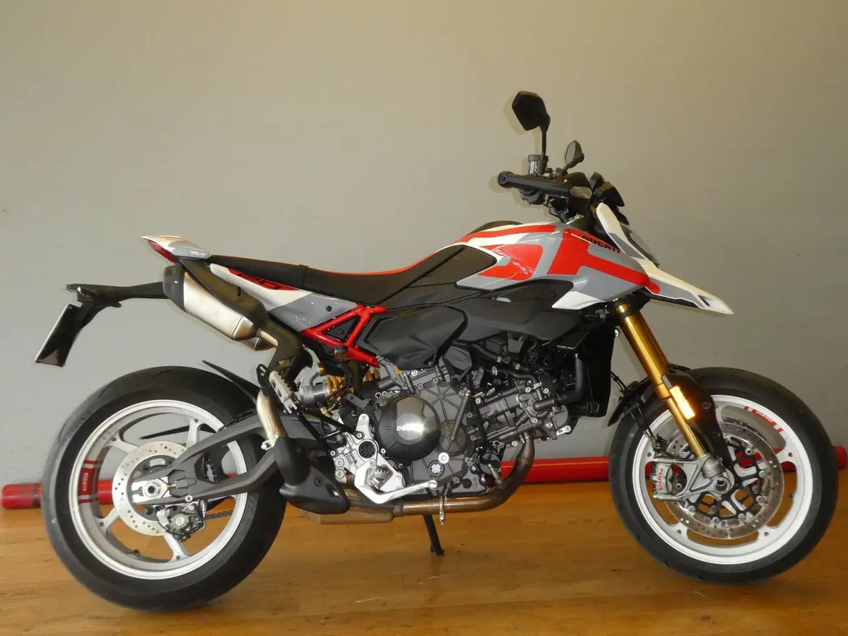 Ducati Hypermotard V2 SP (2026)
