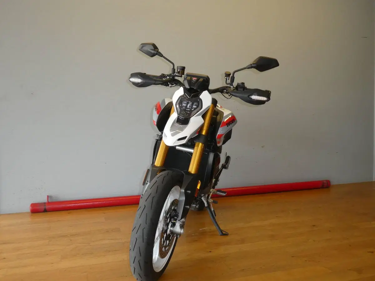 Ducati Hypermotard V2 SP (2026) (2)