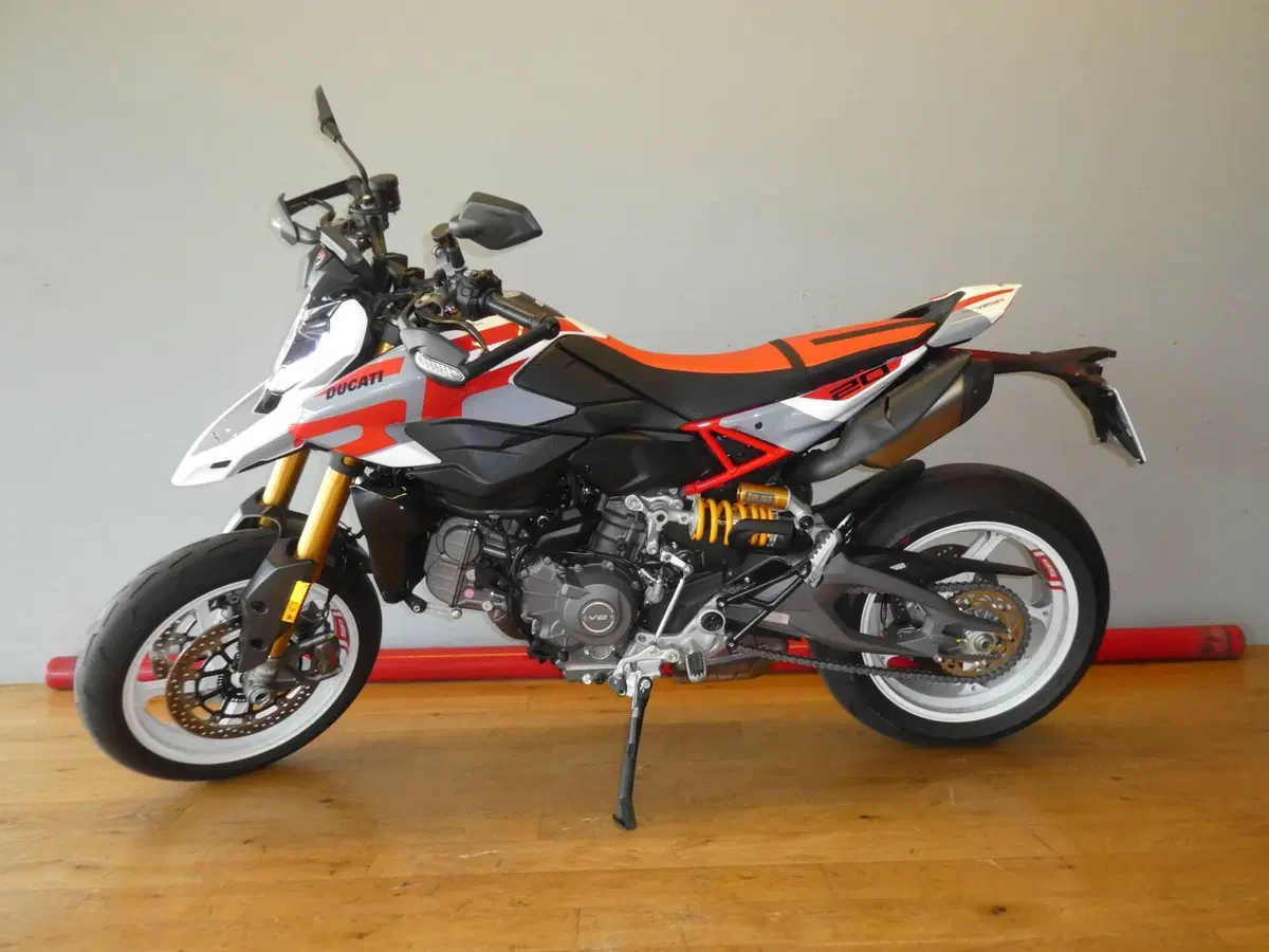 Ducati Hypermotard V2 SP (2026) (3)