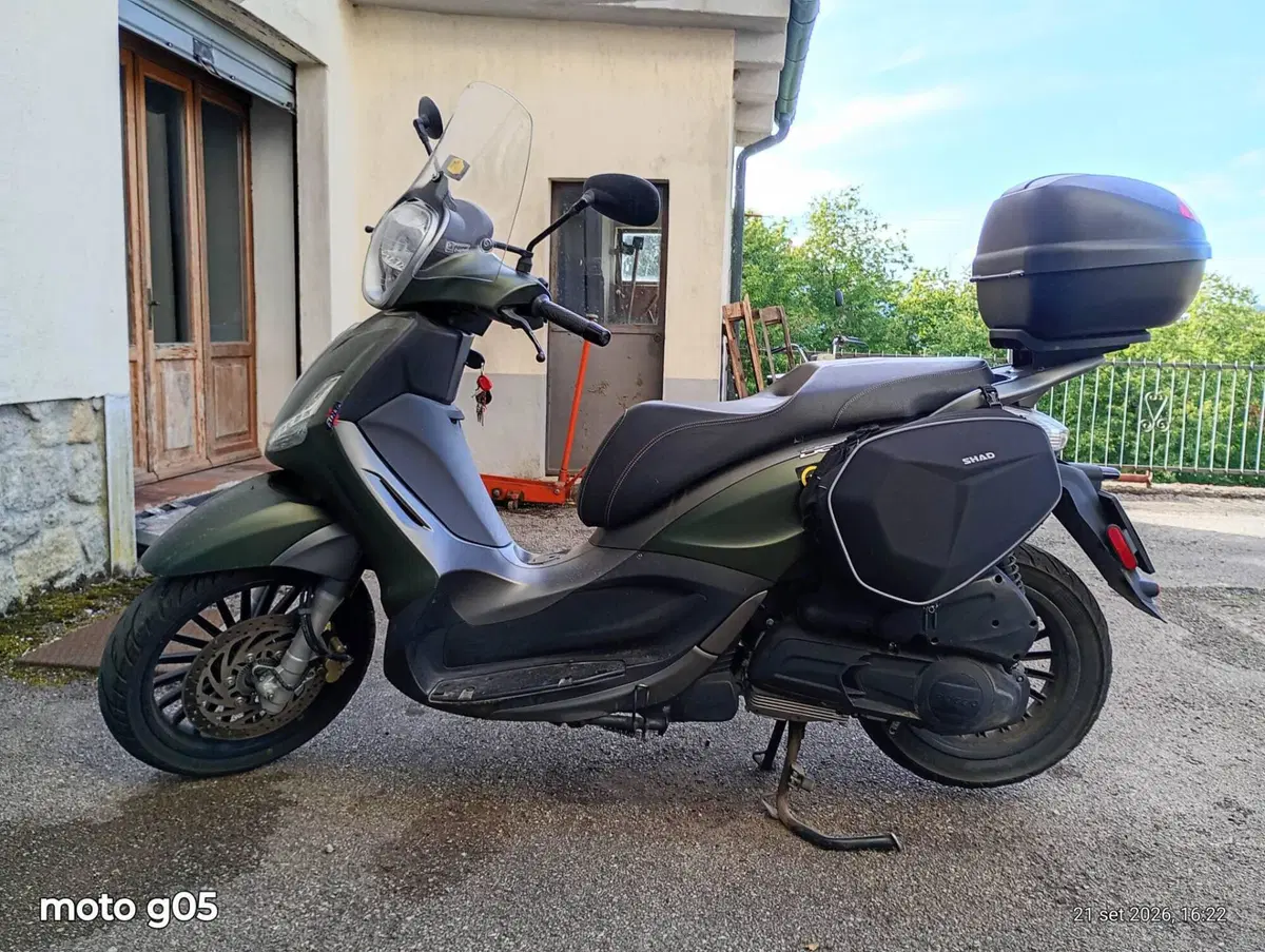 Piaggio Beverly 300 i.e. ABS-ASR (2016 - 20) (2)