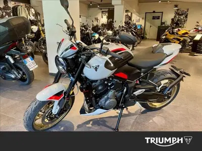 Triumph Trident 800 (2026) usata