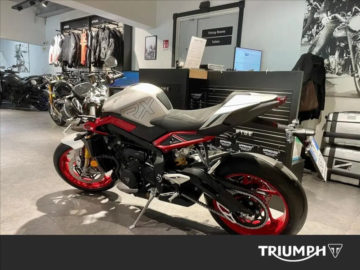 Triumph Street Triple 765 RX (2026) (3)