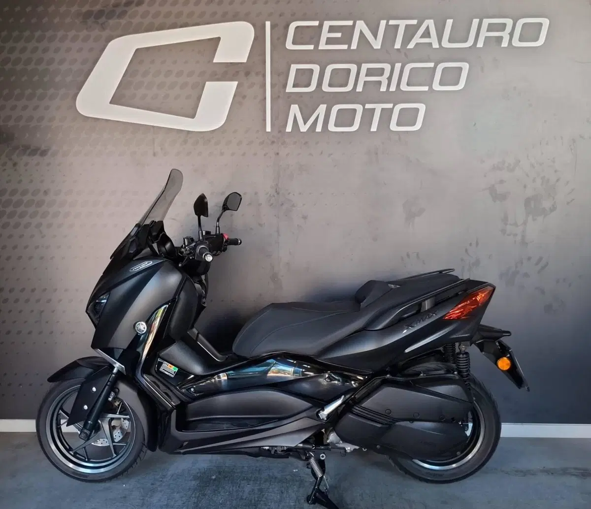 Yamaha X-Max 300 Tech Max (2020) (2)