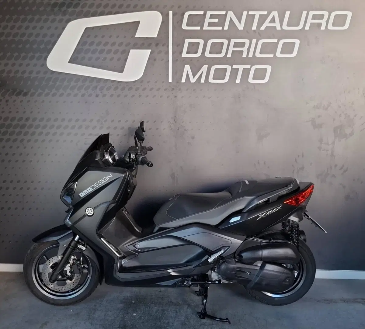 Yamaha X-Max 125 Momodesign (2015 - 16) (2)