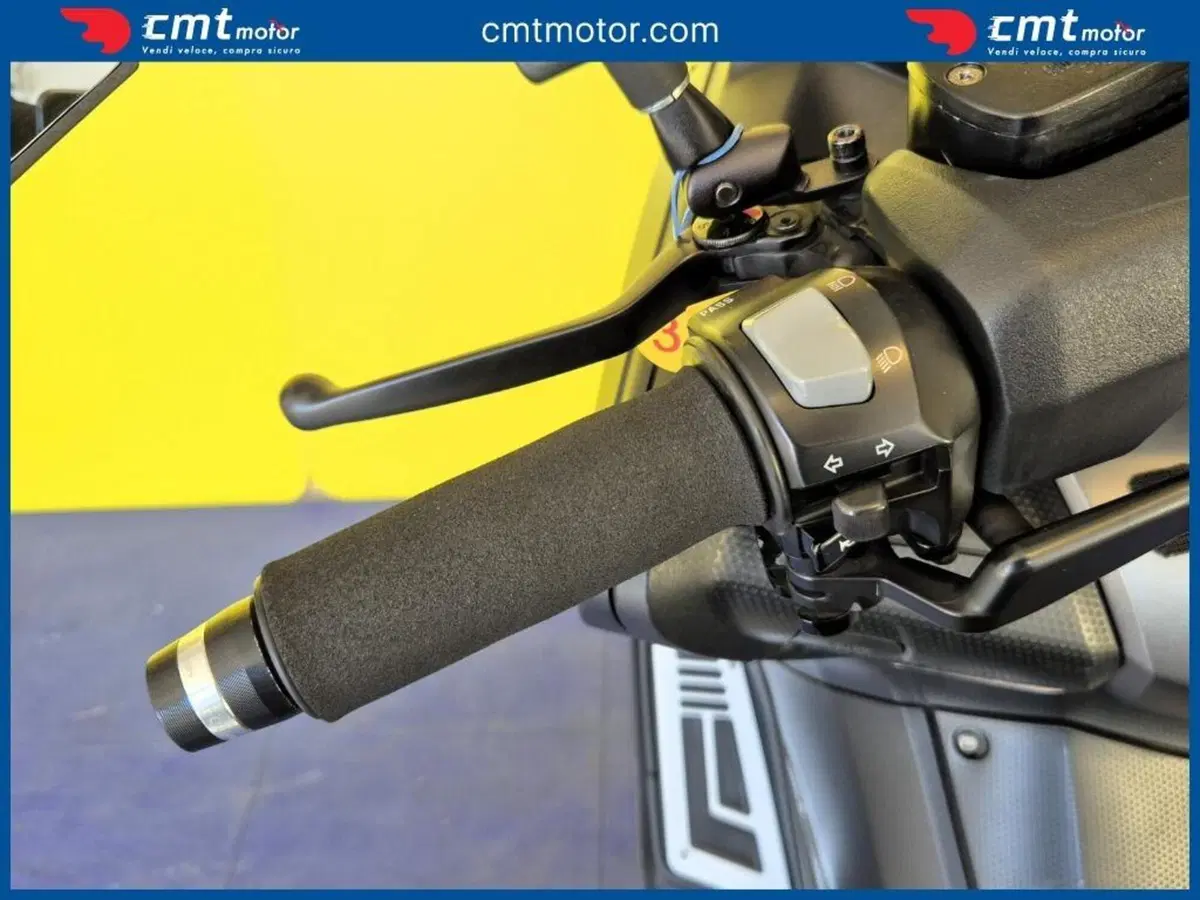 Yamaha T-Max 530 Iron Max ABS (2014 - 17) (12)