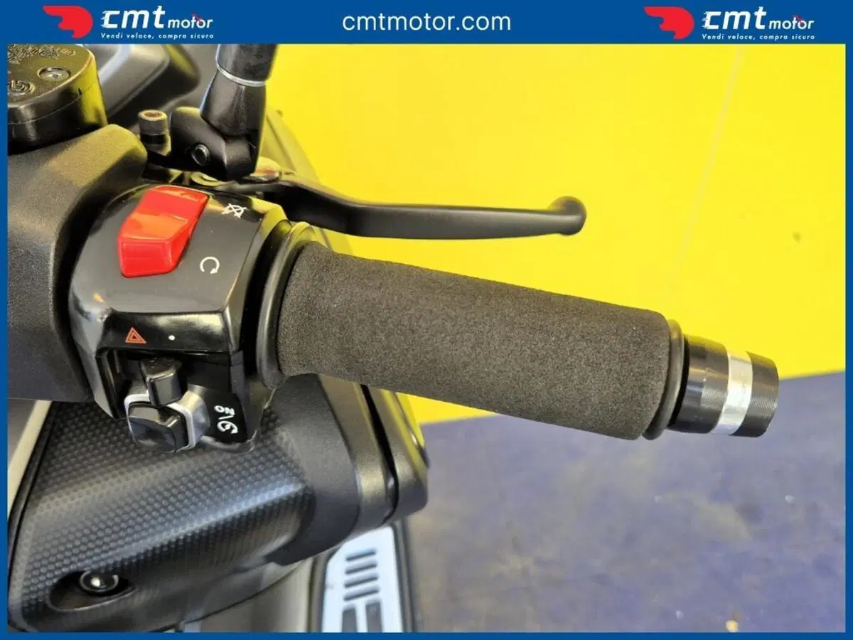 Yamaha T-Max 530 Iron Max ABS (2014 - 17) (13)