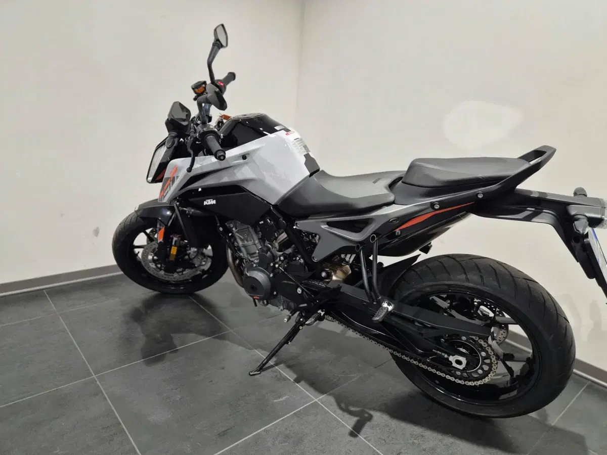 KTM 790 Duke L (2025 - 26) (4)
