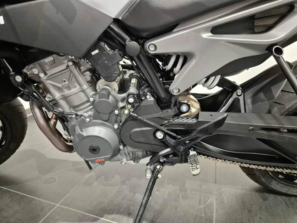 KTM 790 Duke L (2025 - 26) (12)