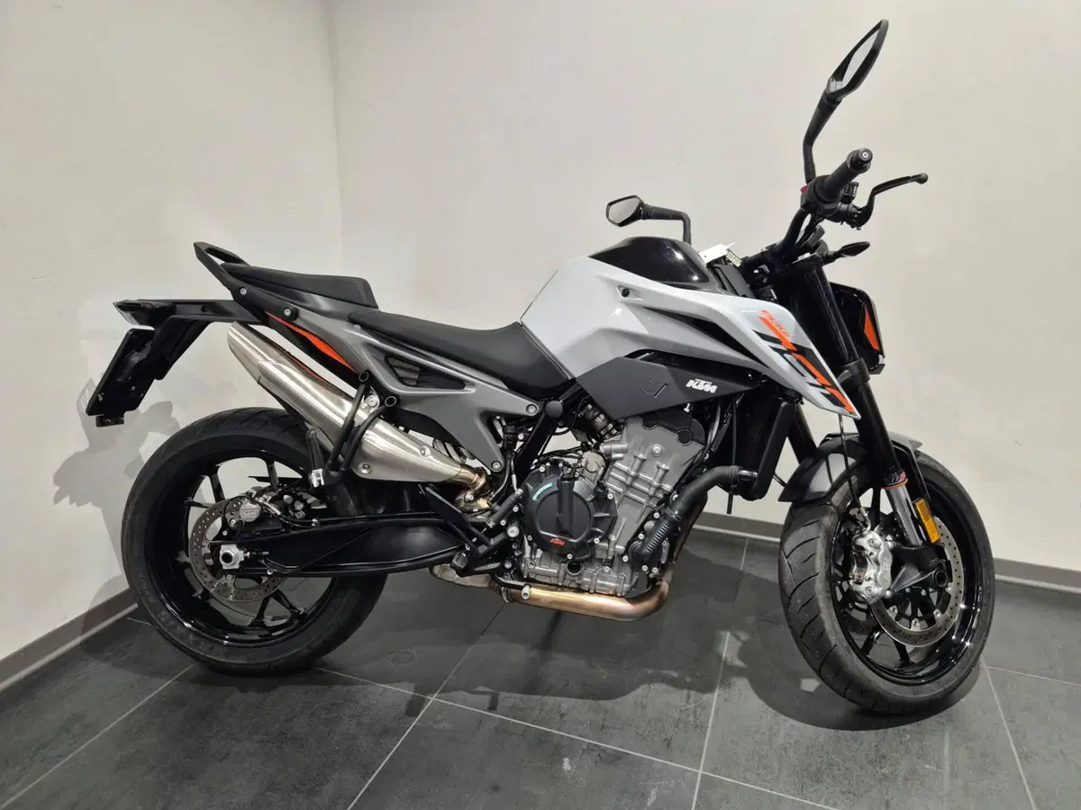 KTM 790 Duke L (2025 - 26)