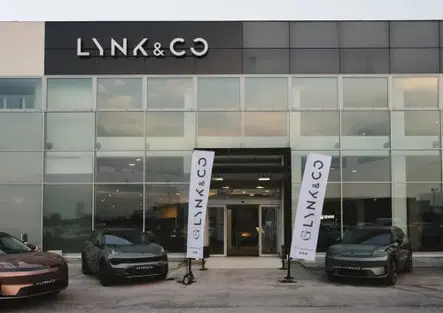 Lynk & Co accelera in Italia: apre a Cuneo il primo showroom piemontese e sale a 19 punti vendita