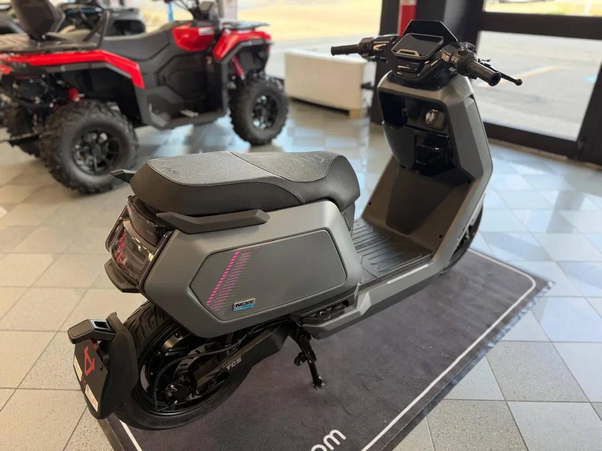Niu NQiX 300 (2025 - 26) (4)