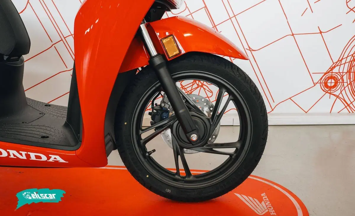 Honda SH 125 HRC Limited Edition (2026) (8)