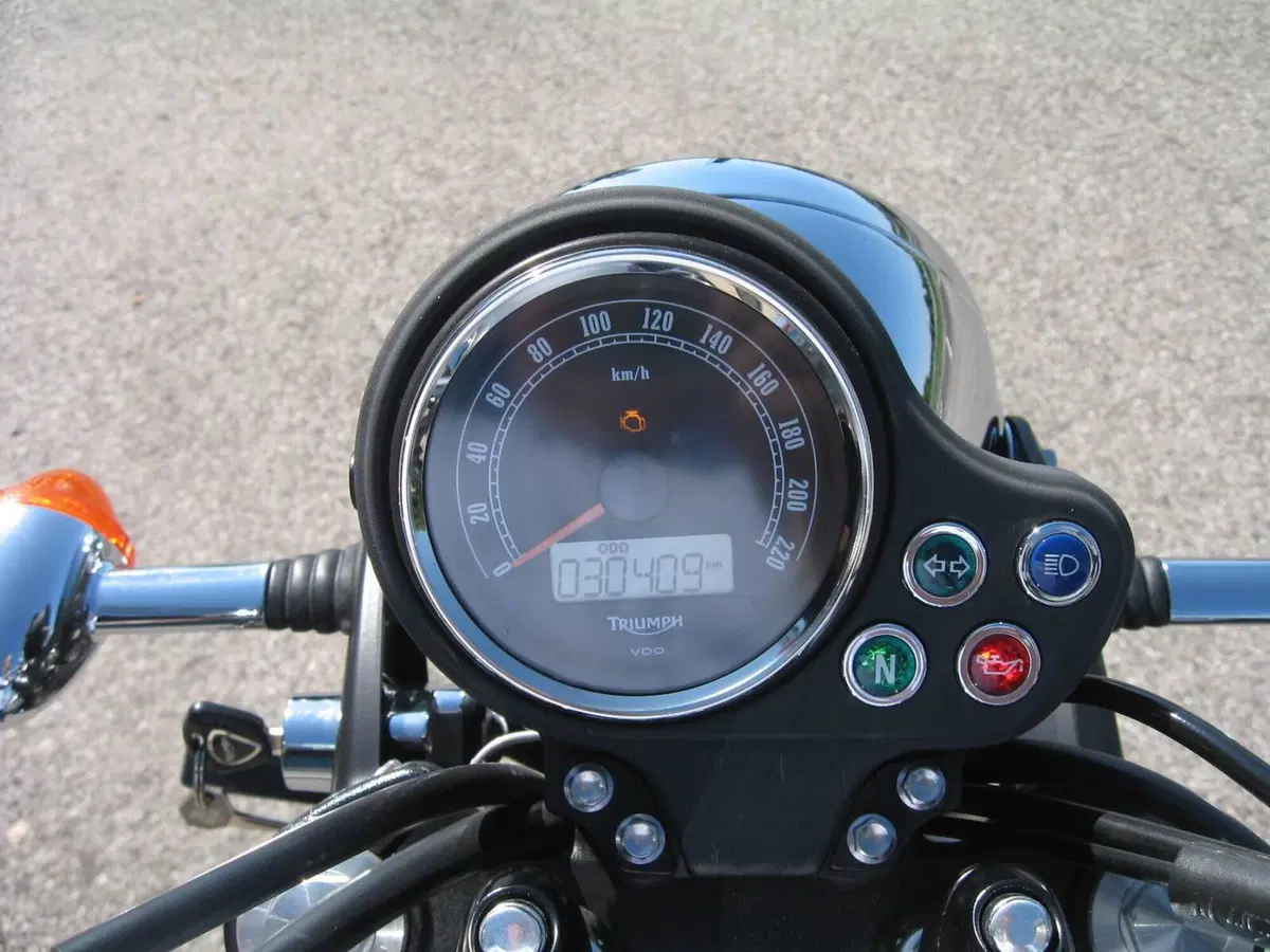 Triumph Bonneville SE (2009 - 13) (6)