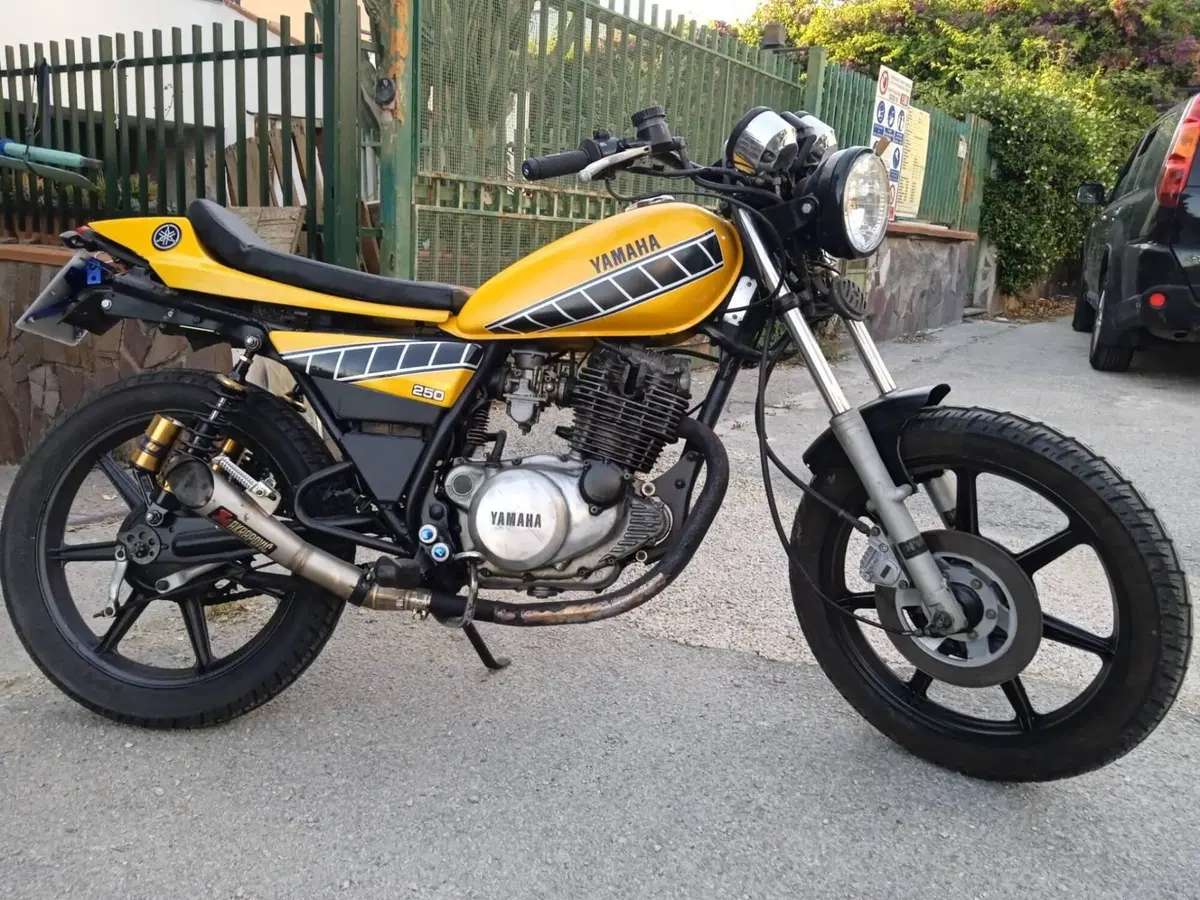 Yamaha SR250
