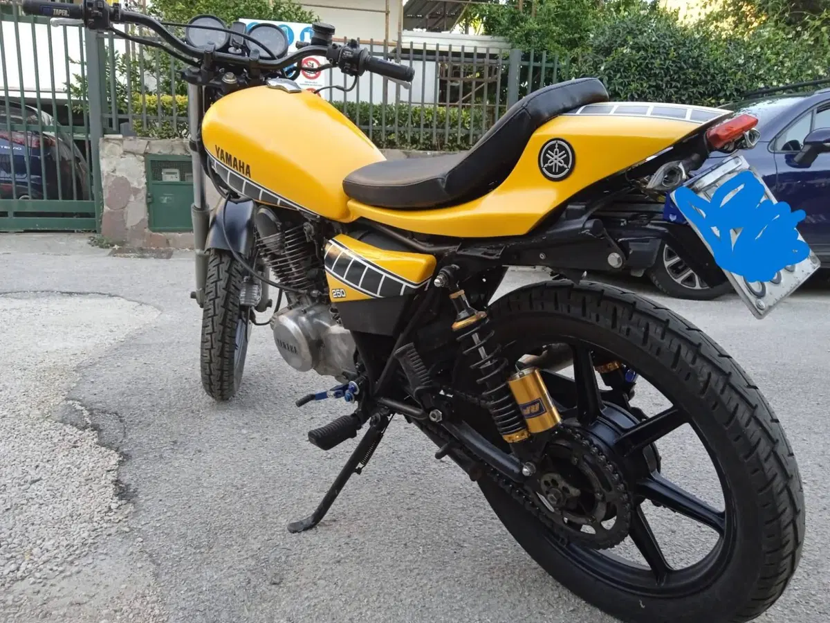 Yamaha SR250 (3)