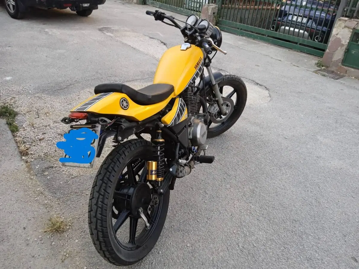 Yamaha SR250 (4)