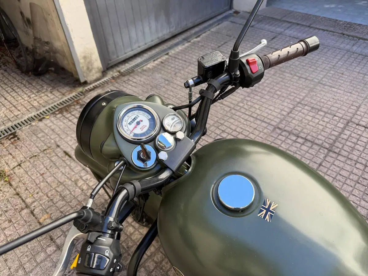 Royal Enfield Classic 500 Pegasus (2019 - 20) (3)