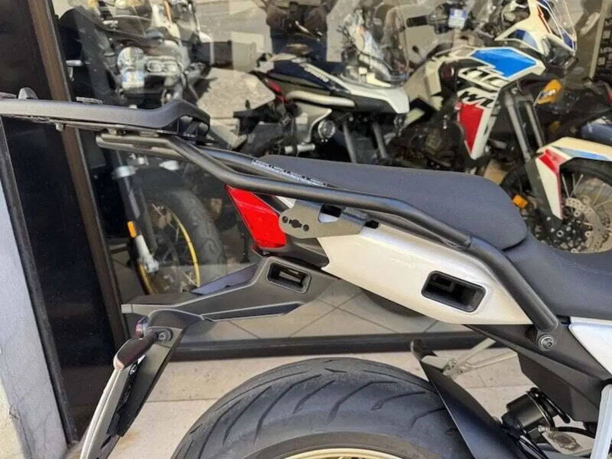 Moto Guzzi V100 Mandello (2022 - 24) (4)